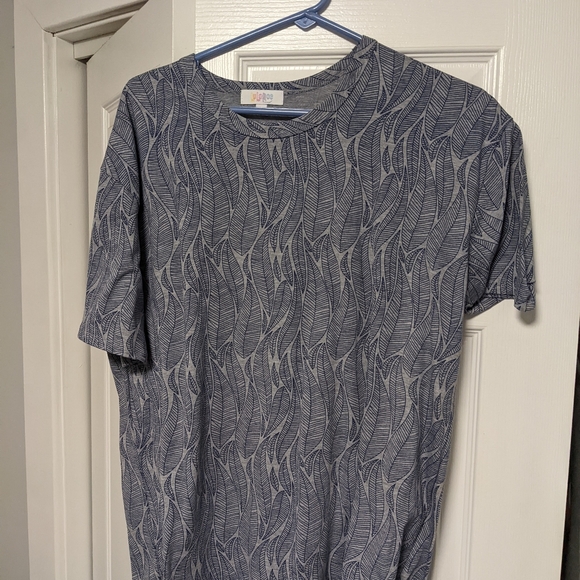 LuLaRoe Patrick - size L - Picture 1 of 4